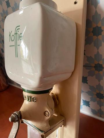 Oude PeDe Koffiemolen beschikbaar voor biedingen