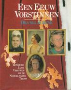 100 jaar vrouwen op de nederlandse troon-Een eeuw vorstinnen, Nederland, Tijdschrift of Boek, Ophalen of Verzenden, Zo goed als nieuw