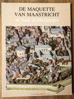 Boekje: Maquette van Maastricht, Ophalen of Verzenden, Gelezen