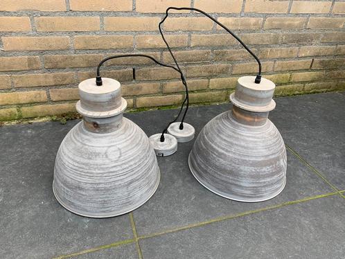 Betonlook industriële hanglampen 2 stuks, Huis en Inrichting, Lampen | Hanglampen, Zo goed als nieuw, 75 cm of meer, Metaal, Overige materialen