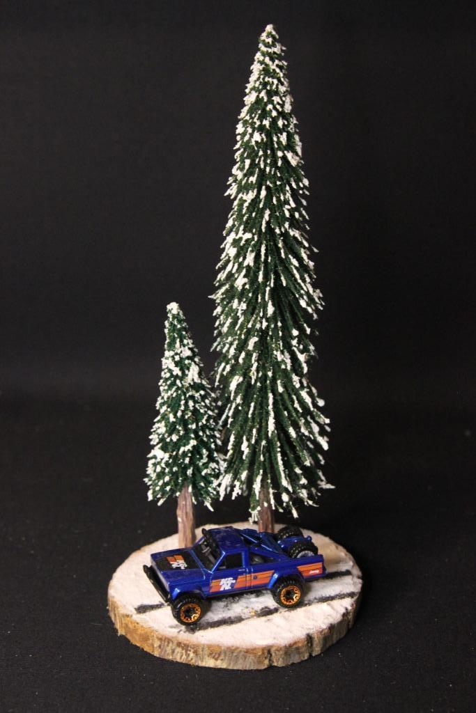 Diorama "Snowy forest road" 1:64 Merry Xmas #1, Hobby en Vrije tijd, Modelbouw | Figuren en Diorama's, Nieuw, Diorama, 1:50 of kleiner