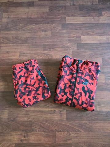 Nike Tech pak camo rood (nieuw)  beschikbaar voor biedingen