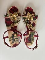 Iconische Dolce & Gabbana sandalen met bloemen in maat 36, Dolce & Gabbana, Zo goed als nieuw, Rood, Sandalen of Muiltjes