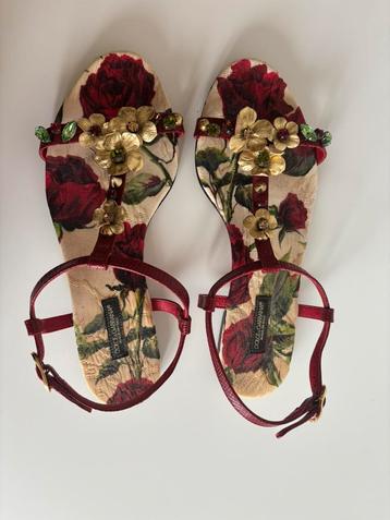 Iconische Dolce & Gabbana sandalen met bloemen in maat 36 beschikbaar voor biedingen