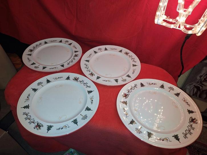4 Taartbord Onder Bord Wedgwood Windsor Christmas AH Kerst, Huis en Inrichting, Keuken | Servies, Zo goed als nieuw, Bord(en)