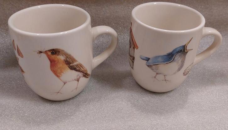 Leuke set van 2 koffie mokken met vogels, Huis en Inrichting, Keuken | Servies, Zo goed als nieuw, Kop(pen) en/of Schotel(s), Overige stijlen