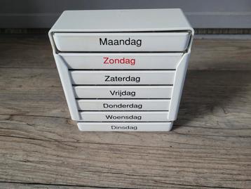 Uitneembaar Medicijndoosje 7 dagen / 4 Dagdelen, netjes beschikbaar voor biedingen