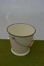 Vintage emaille emmer met houten handvat crème kleur, Ø 29cm, Ophalen of Verzenden, Gebruikt, IJzer, Met handgreep