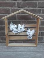 Houten rekje met betonnen kip en vogels tuinwanddecoratie, Ophalen of Verzenden, Nieuw