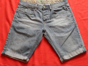 Stoere denim bermuda beschikbaar voor biedingen