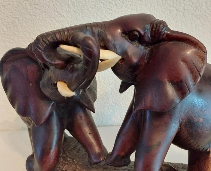 Authentiek Houten Olifantenbeeld 21cm hoog 26cm breed, Antiek en Kunst, Kunst | Beelden en Houtsnijwerken, Ophalen of Verzenden