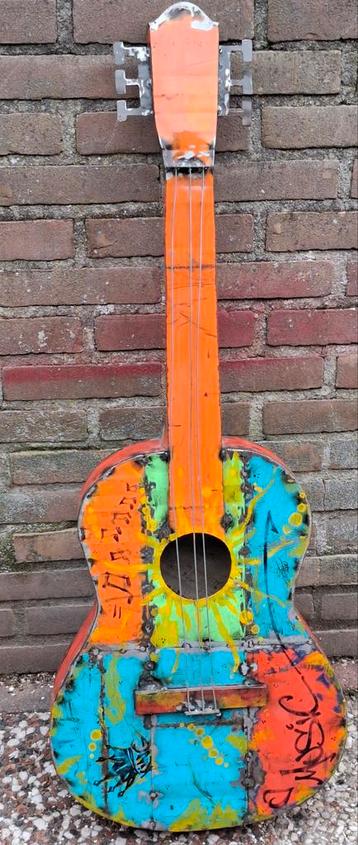 GITAR ART/POP-ART. Volledig plaatstaal. Ware grootte.  Sign. beschikbaar voor biedingen