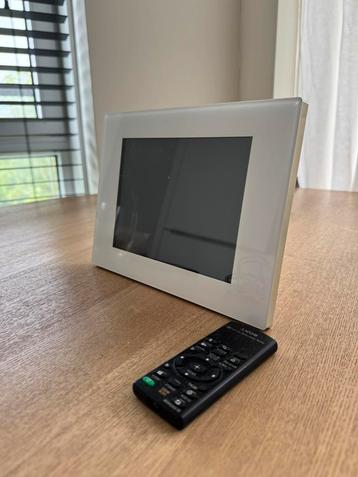 Digtiaal foto lijstje met afstandsbediening van sony beschikbaar voor biedingen