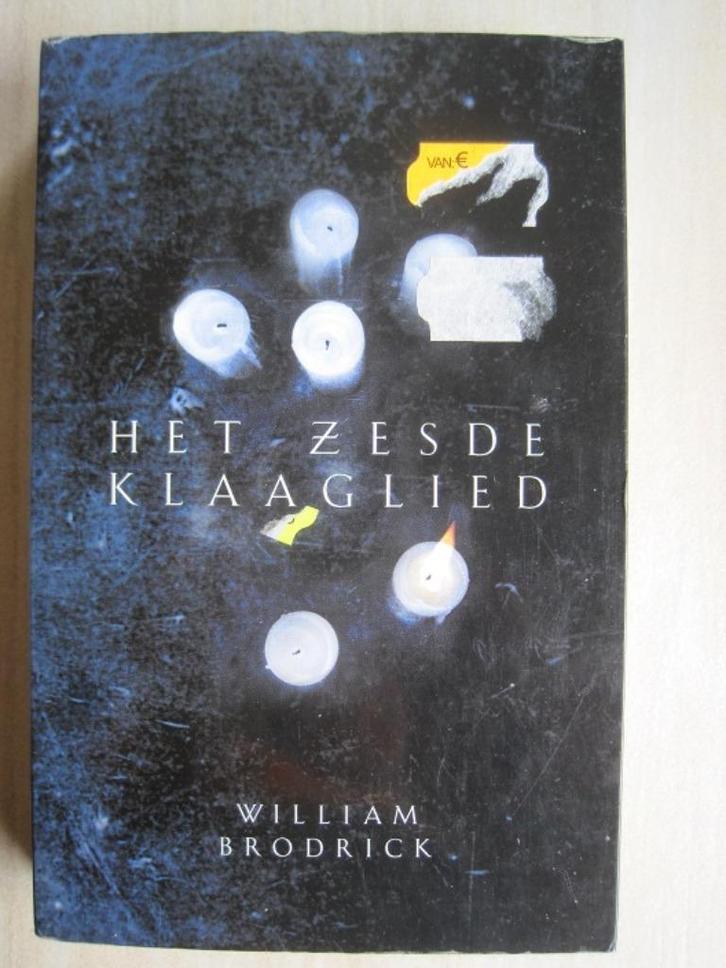 332 - Het zesde klaaglied - William Brodrick, Boeken, Thrillers, Zo goed als nieuw, Europa overig, Verzenden