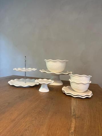Rudolph’s Bakery servies: taartplateau, etagere, schaal beschikbaar voor biedingen