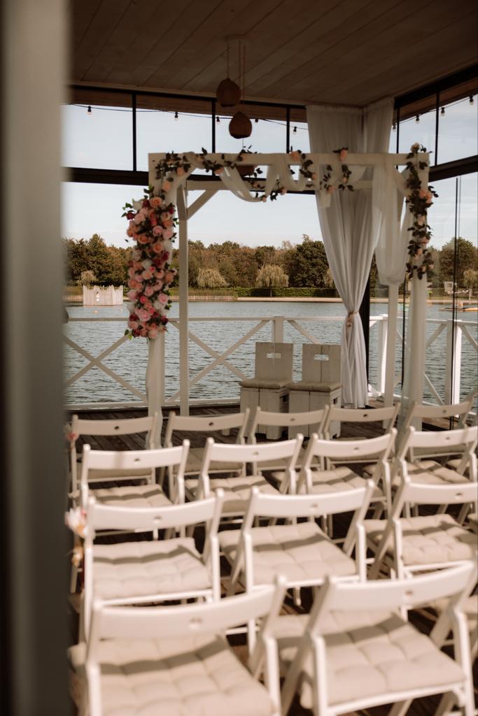 Bruiloft Rozen Versiering - Complete Set, Huis en Inrichting, Stoelen, Nieuw, Vijf, Zes of meer stoelen, Hout, Wit, Ophalen of Verzenden