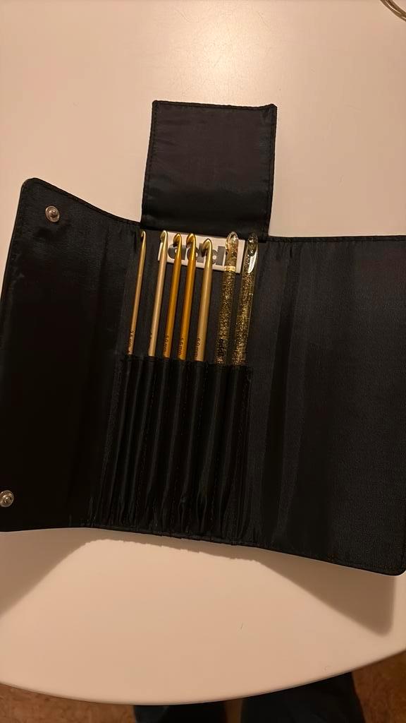 AddiClick Haaknaaldenset in etui - als nieuw, Hobby en Vrije tijd, Breien en Haken, Zo goed als nieuw, Haken, Naald, Ophalen of Verzenden