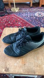 Zaal voetbalschoenen - decathlon imviso - maat 45, Ophalen of Verzenden, Zo goed als nieuw, Zwart, Sportschoenen