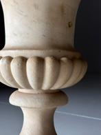 Marmeren vaas jardinière, Ophalen