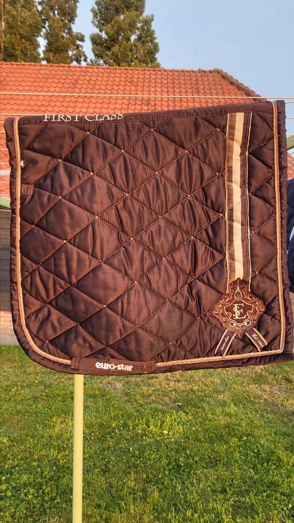 EUROSTAR zadeldekje. Donkerbruin met biezen. FULL DRESSUUR, Dieren en Toebehoren, Paarden en Pony's | Dekens en Dekjes, Zo goed als nieuw