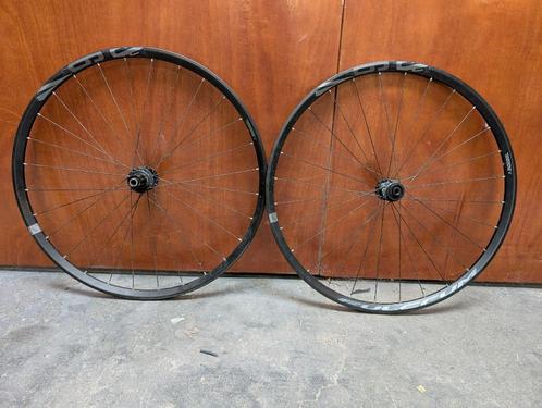 Fulcrum Racing 6 DB disc, Shmano 9-10-11 Speed, Thru Axle,, Fietsen en Brommers, Fietsonderdelen, Gebruikt, Racefiets, Wiel, Ophalen of Verzenden