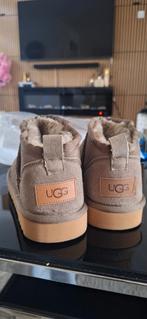Uggs Maat 38 nieuw!, Bruin, Lage of Enkellaarzen, Ophalen of Verzenden, Gedragen