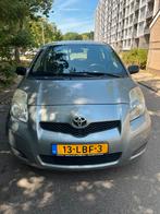 Toyota Yaris 1.0 12V Vvt-i 5DR Terra 2010 Grijs, Auto's, Toyota, Voorwielaandrijving, 750 kg, Handgeschakeld, 3 cilinders