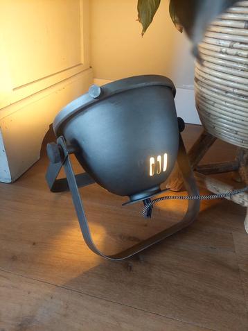 Vloerlamp - industriele look beschikbaar voor biedingen