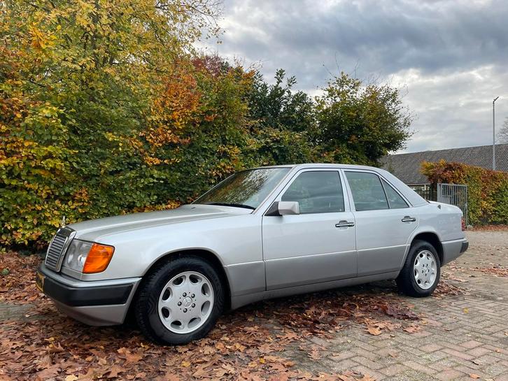Nette W124 400E 4.2 V8, Auto's, Mercedes-Benz, Bedrijf, E-Klasse, ABS, Airbags, Airconditioning, Bluetooth, Centrale vergrendeling