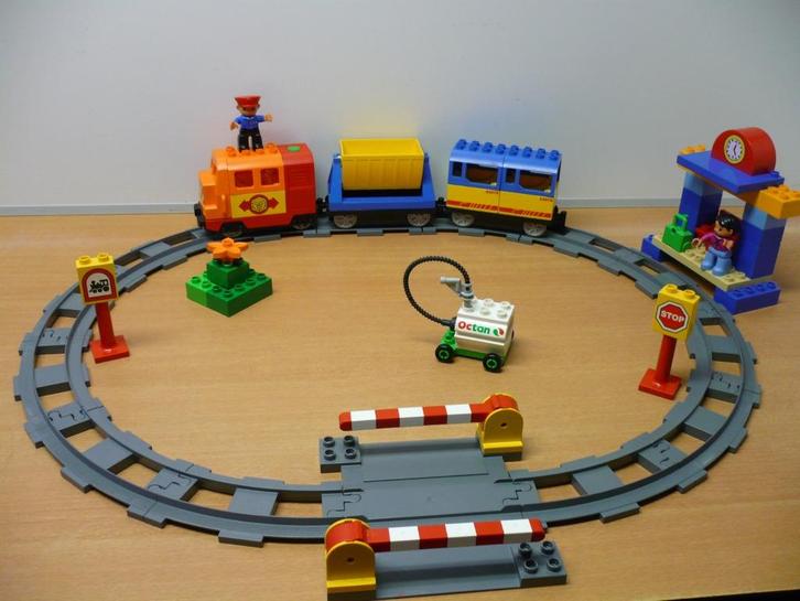 Duplo treinbaan met elektrische locomotief, wagons, station, Kinderen en Baby's, Speelgoed | Duplo en Lego, Gebruikt, Duplo, Complete set