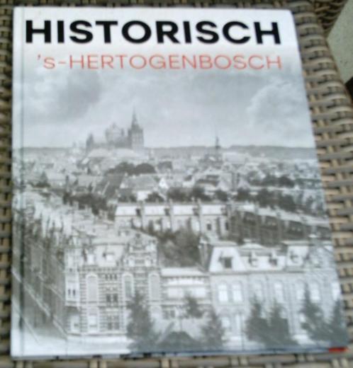 Historisch 's-Hertogenbosch. Compleet plakplaatjesalbum., Boeken, Geschiedenis | Stad en Regio, Zo goed als nieuw, 20e eeuw of later