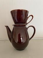 Aardewerk koffiekan met filter, Ophalen