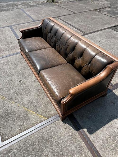 Klassieke leren 2+3-zitsbank met hout & capiton rug, Huis en Inrichting, Banken | Sofa's en Chaises Longues, Zo goed als nieuw