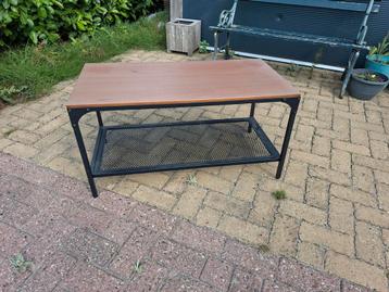 Tafeltje beschikbaar voor biedingen