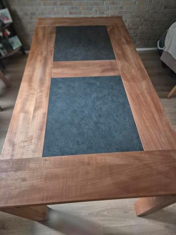 Stevige eiken eettafel beschikbaar voor biedingen