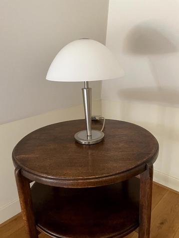 Twee retro tafellampen beschikbaar voor biedingen