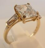 Geelgouden ring met smaragd- en baguettegeslepen CZ, Sieraden, Tassen en Uiterlijk, Ringen, Verzenden, Met edelsteen, Dame, Goud