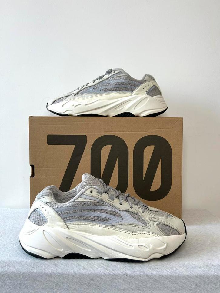 Adidas Yeezy Boost 700 V2 Static (EU 43 1/3), Kleding | Heren, Schoenen, Gedragen, Sneakers of Gympen, Wit, Ophalen of Verzenden