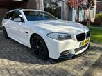 BMW 5-Serie 3.0 M550d Touring Xdrive AUT 2013, Auto's, BMW, Automaat, Zwart, 2993 cc, 2000 kg