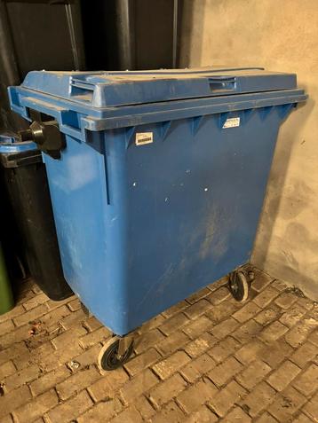 Afvalcontainer, blauw en zwart, 600 L en 1100l beschikbaar voor biedingen