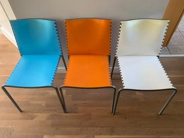 Drie bijzet stoelen beschikbaar voor biedingen