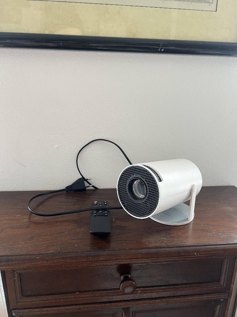 Draagbare projector / portable beamer, Audio, Tv en Foto, Beamers, Ophalen of Verzenden, Gebruikt, LED