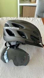New；Adult size Bike Helmet w/magnet attached sunglasses, Fietsen en Brommers, Fietsaccessoires | Fietshelmen, Nieuw, Rockbros
