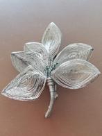 VINTAGE BROCHE GEMAAKT VAN ZILVERDRAAD, Ophalen of Verzenden, Zo goed als nieuw, Overige materialen