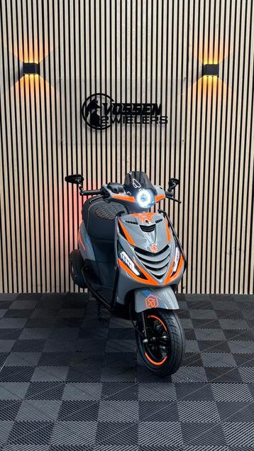 Piaggio Zip | 2024 | Black & orange | 480KM |Nieuwstaat beschikbaar voor biedingen
