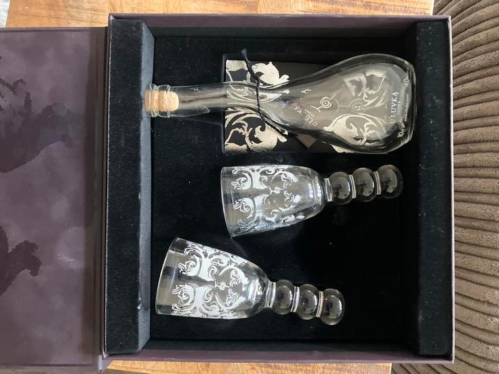 U'Luvka Vodka Geschenkset met Glazen, Antiek en Kunst, Antiek | Glas en Kristal, Ophalen
