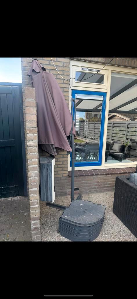 Zweefparasol met Voettegels - Complete Set!, Tuin en Terras, Parasols, Gebruikt, Zweefparasol, 3 tot 4 meter, Kantelbaar, Ophalen of Verzenden