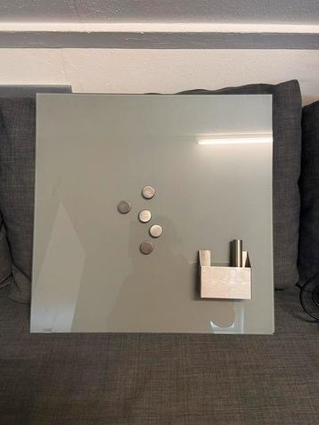 Pure living magneetbord met stiften bakje. beschikbaar voor biedingen