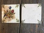 2 antieke tegels met boeket en een effen 13x13cm, Ophalen of Verzenden