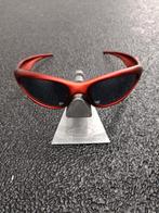 Oakley Scar Zonnebril - Rood, Sieraden, Tassen en Uiterlijk, Zonnebrillen en Brillen | Heren, Gebruikt, Zonnebril, Ophalen of Verzenden
